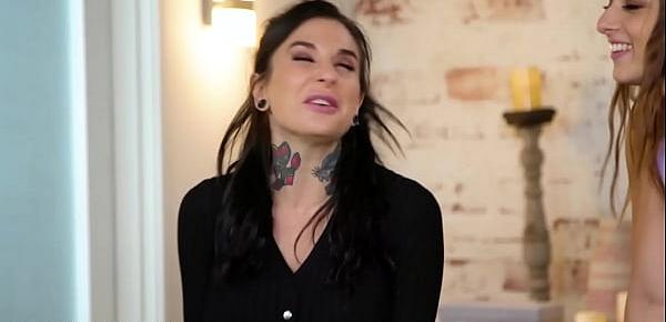 AllGirlMassage Gia Derza Gives Really Wet Squirting Massages
